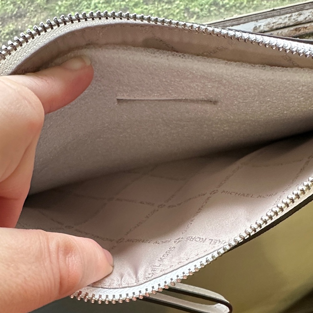 Michael Kors White Wristlet with Silver Studs New Never Used, Perfect for a Gift - Picture 15 of 17